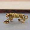 Vintage Kupfer Tiger Auto Schlüsselanhänger Anhänger Retro Messing Tier Tiger König Figuren Ornamente Männer Schlüsselanhänger Halter Geschenke.