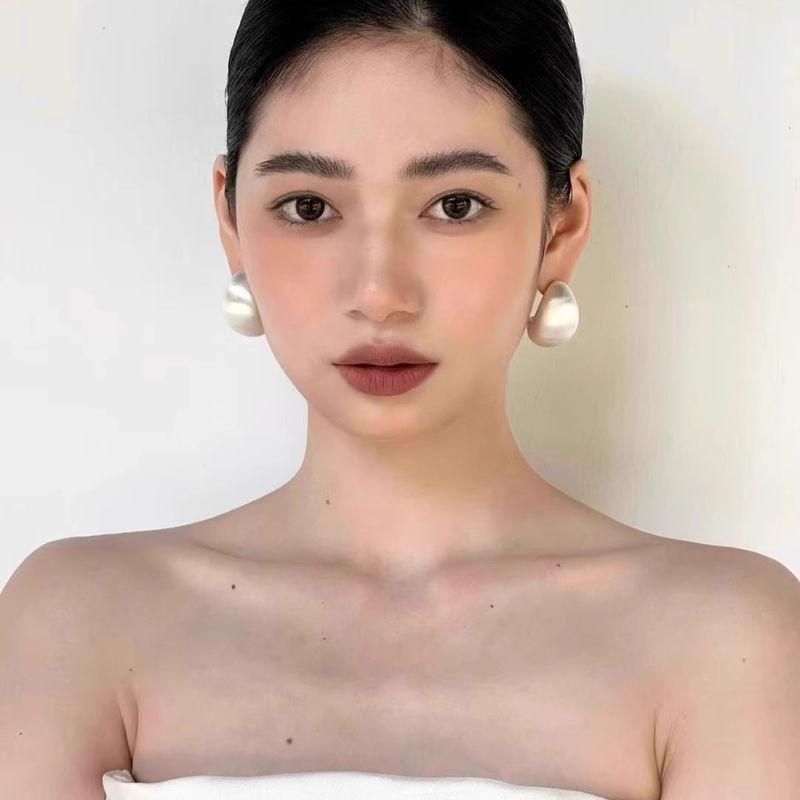 

French Style Retro Silver Exaggerated Wide Surface Water Drop Heavy Industry Brushed Ear Studs Artsy Retro Minority Fancy Earrings for Women Ear needle, with ear hole beat