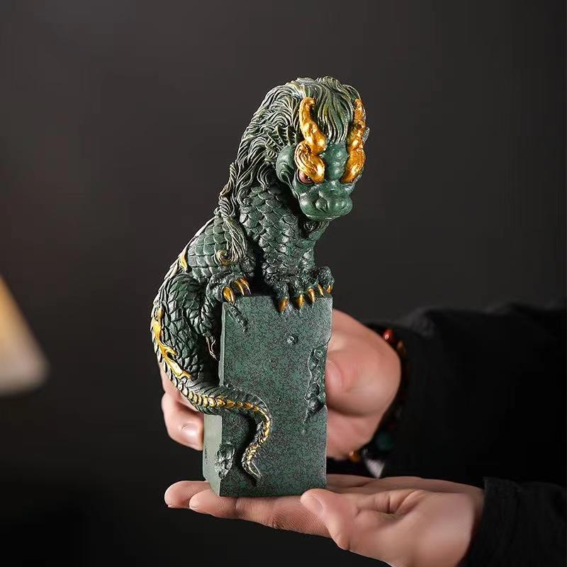 Čína Maska Pan Dragon Sloup Dekorativní socha Zelený pískovcový kámen Sochařství Domov Obývací pokoj, Místnost Kancelář Feng Shui Socha