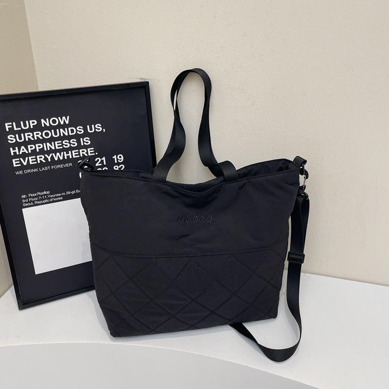 Big Bag Women's 2025 New Fashion Niche Design Tote Bag Casual Foreign Style Personality Trend Commuter Armpit Bag