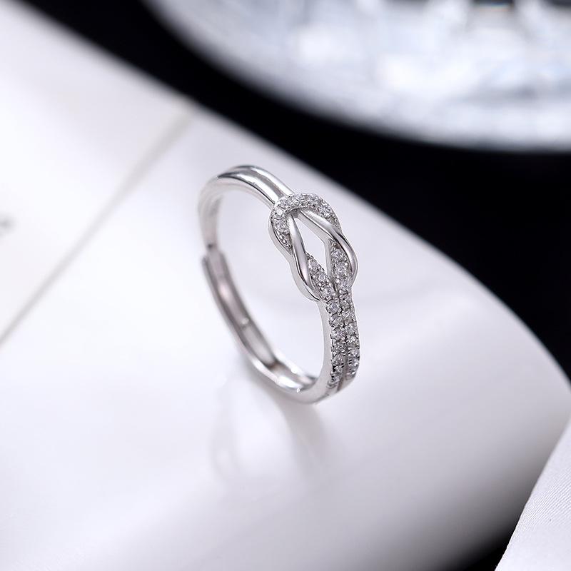 Banyan Tree S925 Silver Mobius Women's Knotted Ring: Simple, Fashionable, Personalized Design, New Trend