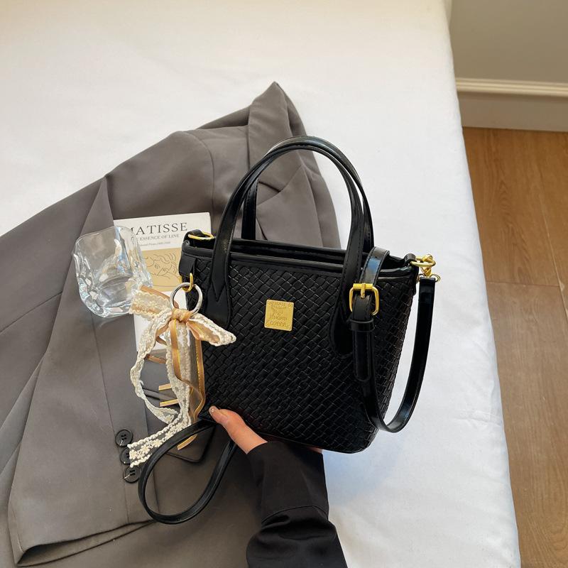 Niche handbag women's new popular fashion versatile high-end single shoulder crossbody bucket bag