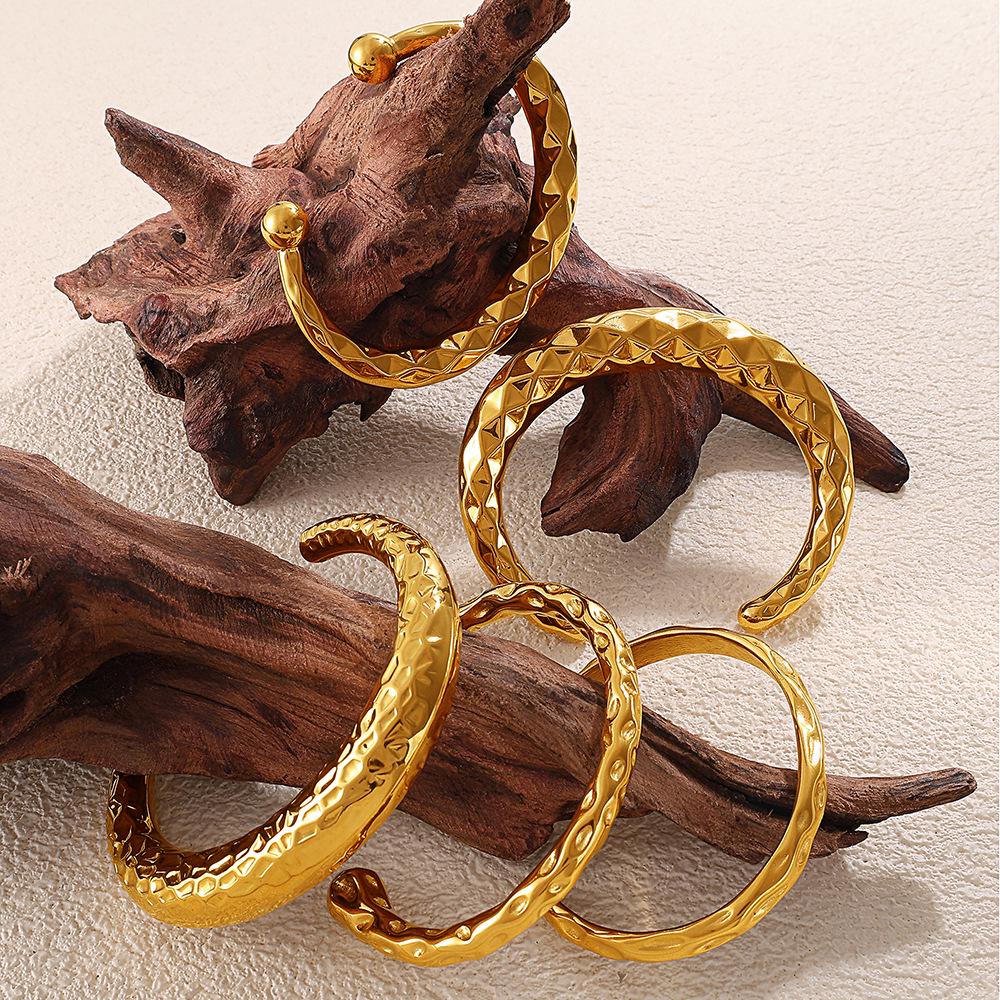 European & American Trendy 18K Gold-Plated Hammered Stainless Steel Bangle for Women