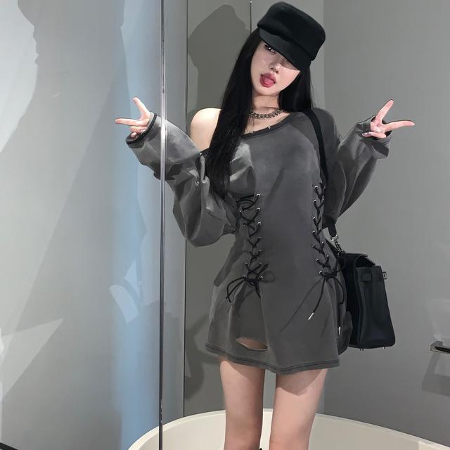 

Женская футболка в корейском стиле с открытыми плечами, длинным рукавом и шнуровкой - Приталенный топ средней длины однотонной расцветки для начала осени S темно-серого