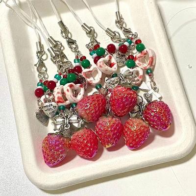 Dolce e carino cordino per telefono a forma di fragola, con fiocco da ragazza, a forma di cuore, con perline, portachiavi, cinturino per cellulare, auricolare, fotocamera, ciondolo