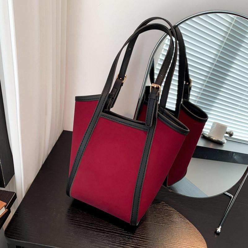 Fashionable Minimalist Women's Tote Bag 2024 Large Capacity Everyday Purse Options