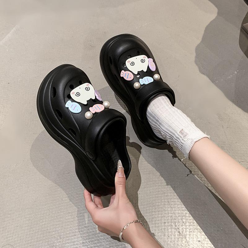 Thick-soled Cute Cartoon Fish Hole Shoes Women's 2025 Spring and Summer Fashion Wear Comfortable Stepping On Shit Bag Head Slippers