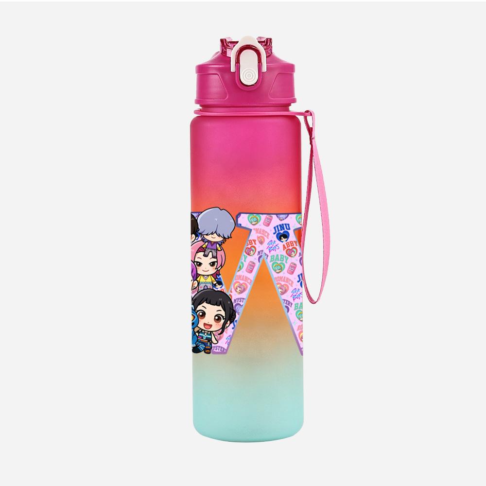 26 Lettere Inglesi K-Pop Demon Hunters Stampato 750ml Borraccia Grande Capacità Tazza da Bere Portatile Sport all'Aperto Tazza da Acqua Regalo per Bambini