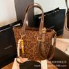 Premium sense retro portable small bag women's 2025 autumn and winter new leopard print commuter shoulder bag fashion messenger bag