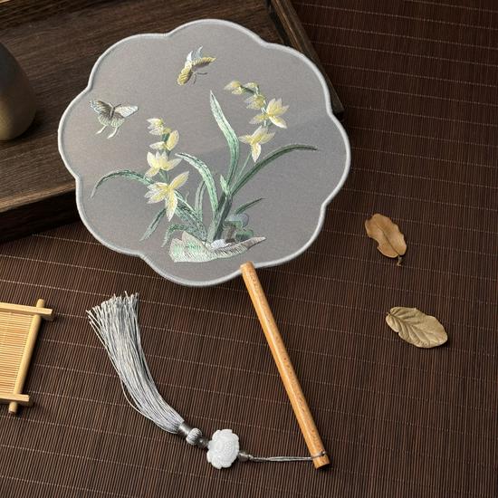 Double-Sided Suzhou Embroidery Round Fan: Ancient Hanfu Dance Accessory