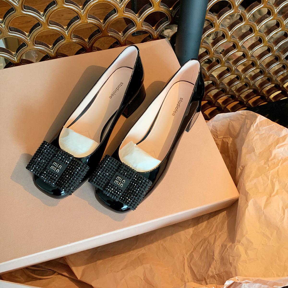 

Новые элегантные французские туфли с бантом и ромбовидной пряжкой, квадратный носок, толстый каблук и высокий каблук, женские туфли на весну и лето