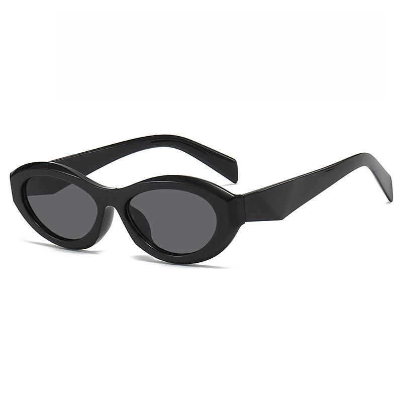 Black Small Frame Cat's Eye Ladies Sunglasses Vintage Simple Commuter Casual Suitable for Vacation Travel Accessories