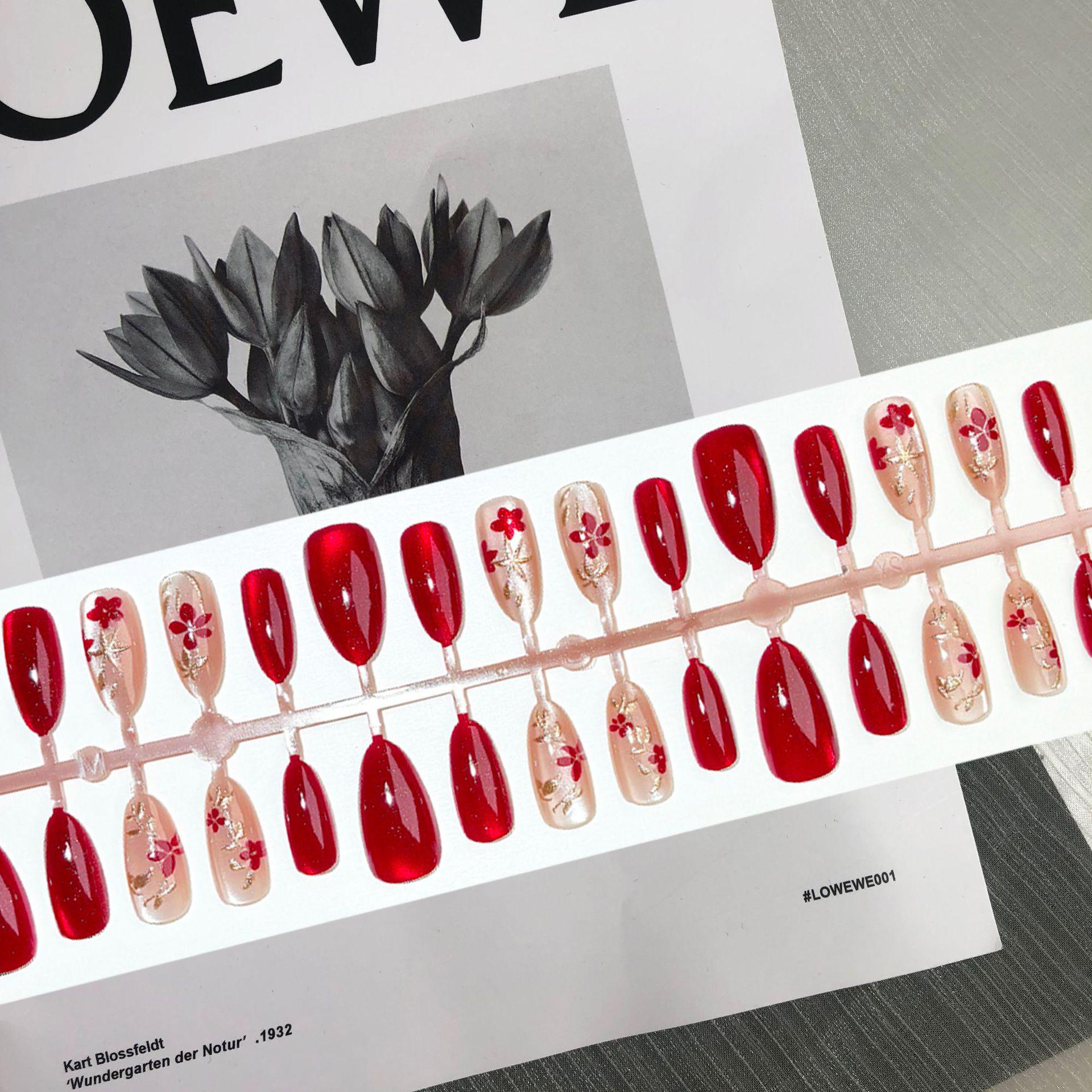 

Роскошные осветляющие кожу накладные ногти «Красный кошачий глаз» с золотым покрытием и цветочным дизайном, набор из 30 штук