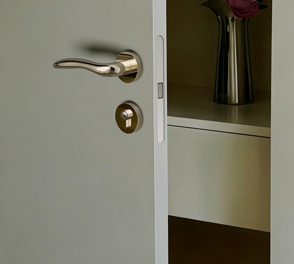 BAGB Silent Luxury Wooden Bedroom Door Handle Lock
