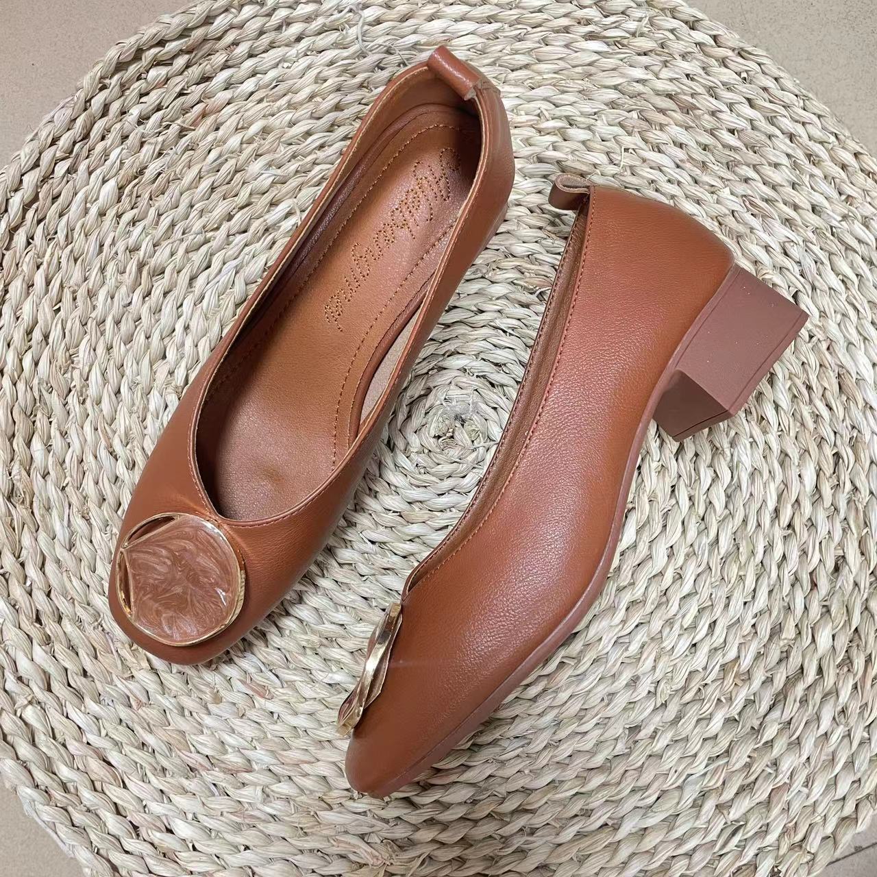 

Yuexinwang leather flat for Huizhou women s shoes grape mother same single shoes Korean version spring new Mary Jane shoes high heels 40 коричневий