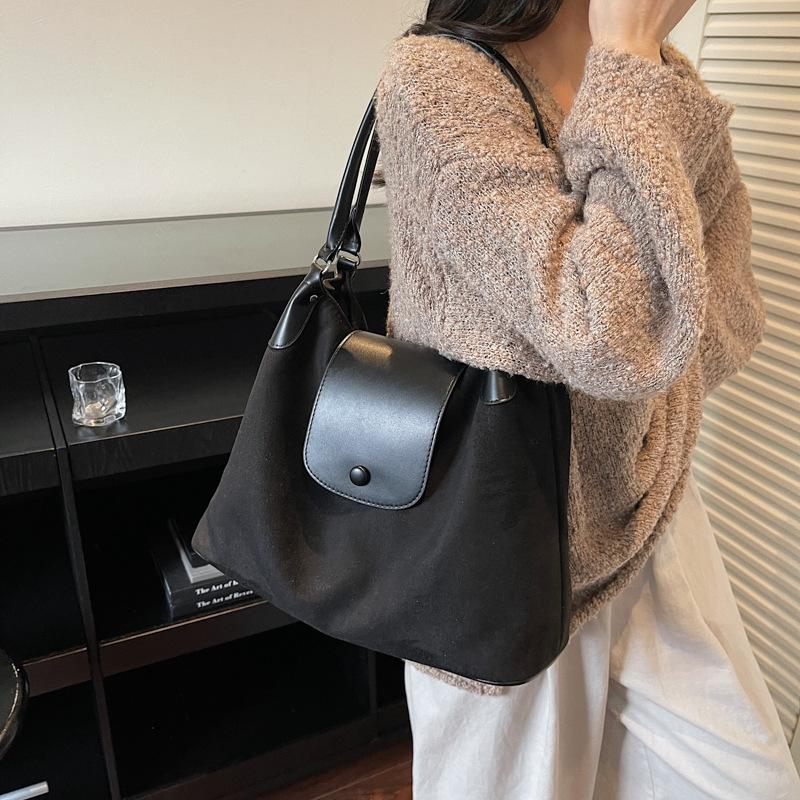 Casual commuter shoulder bag 2025 fashion trendy women's autumn and winter new suede large-capacity versatile temperament tote bag