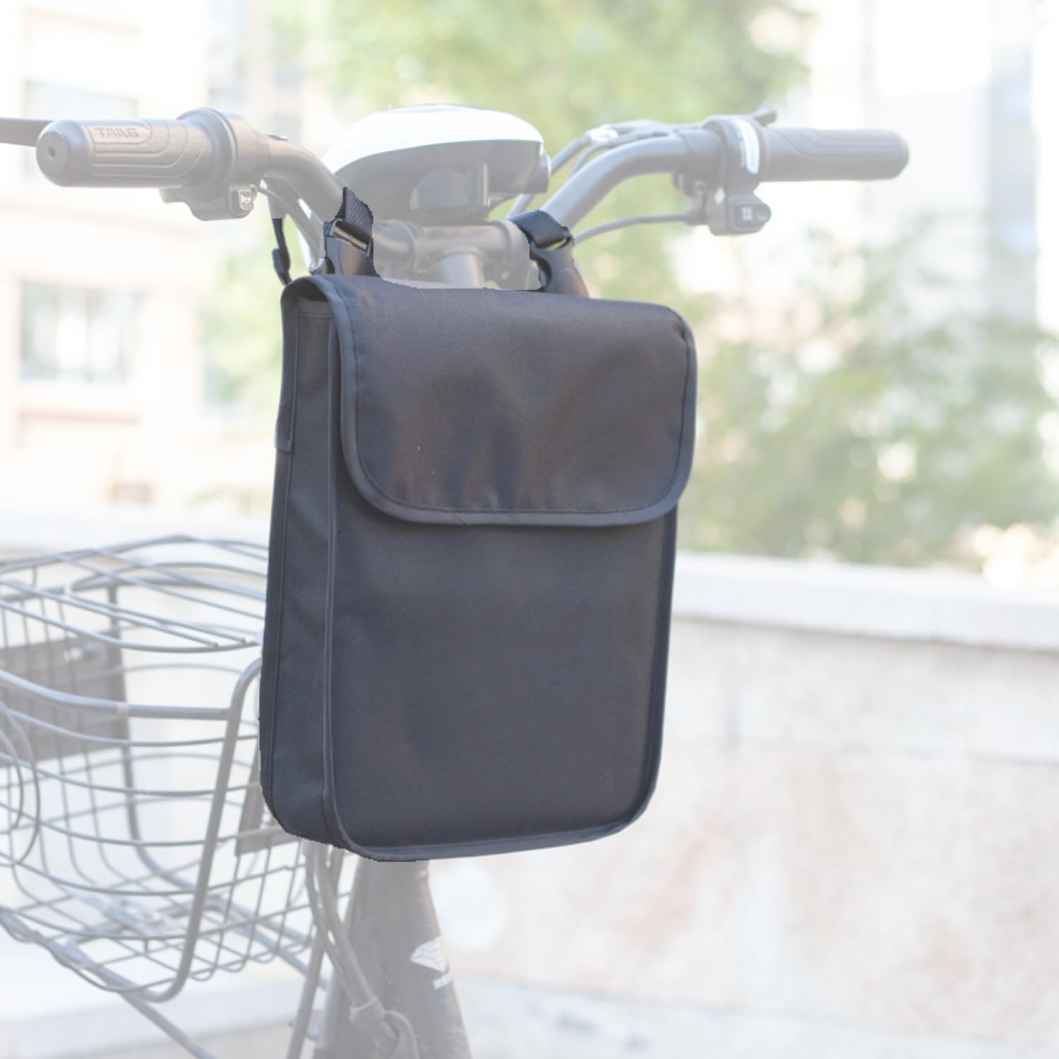 

RAYTRUTH Waterproof, Multifunctional, Lightweight Bicycle Front Bag (Black)