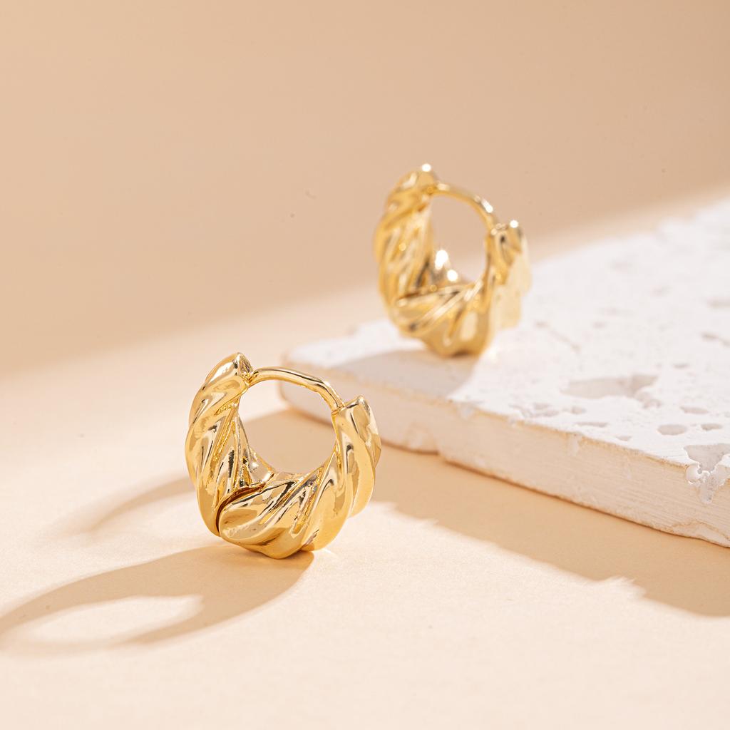 1 Pair Smooth Twisted Thread Croissant Huggie Earrings Unique Personalized Ear Accessories Suitable for Daily Casual