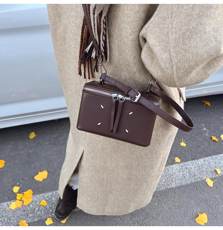 2024 Koreanischer Stil Damen Vielseitige Umhänge Quadratische Tasche - Schlichtes, Nischen-Design