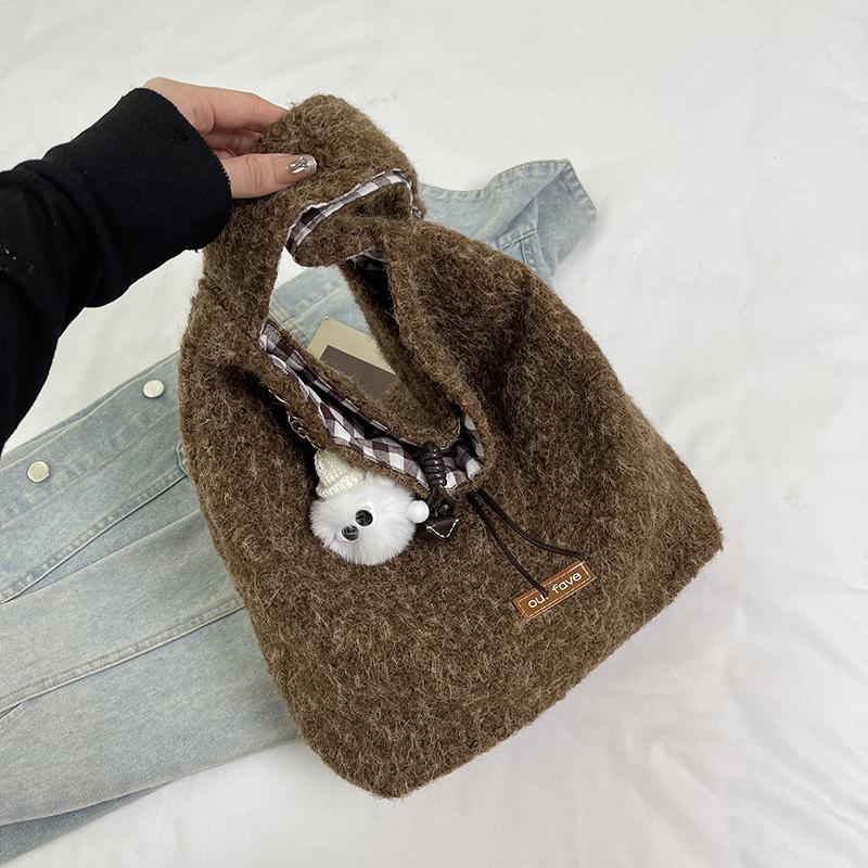 Autumn and Winter Korean Version of Women's Tote Bag Christmas Cute Plush Shoulder Bag Clutch Bag Commuter Fashion Handbag