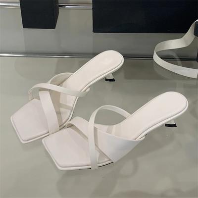 Mode Eilyken Modedesign Schmaler Riemen Quadratische Zehenpartie Hausschuhe Damen Dünne Niedrige Absätze Strandsandalen Sommerparty Schlittschuhe