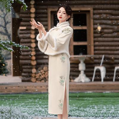 Conjunto Cheongsam Feminino de Inverno Quente com Forro de Fleece Estilo Chinês Moderno com Colete Manga Longa Gola Alta Fenda Média