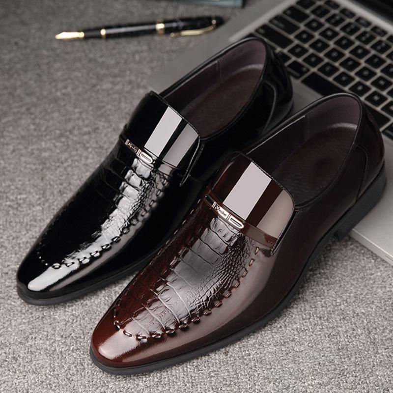 Męskie Mokasyny ze Skóry Lakierowanej Wsuwane Eleganckie Buty Czubate Wytłaczane na Wzór Krokodyla Niski Obcas Blokowy Formalne Biznesowe Ślubne Buty Oxford