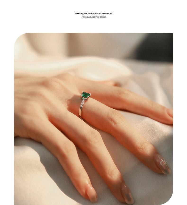 Classic Women's S925 Sterling Silver Emerald Ring - Light Luxury Egg-Shaped Gemstone Band