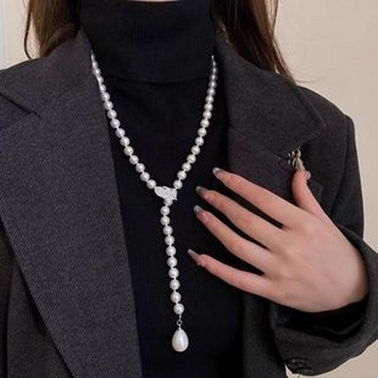 Elegant Silver Heart Pendant Necklace for Women - High-End Titanium Steel with Drawstring Long Sweater Chain, Perfect for Autumn and Winter.