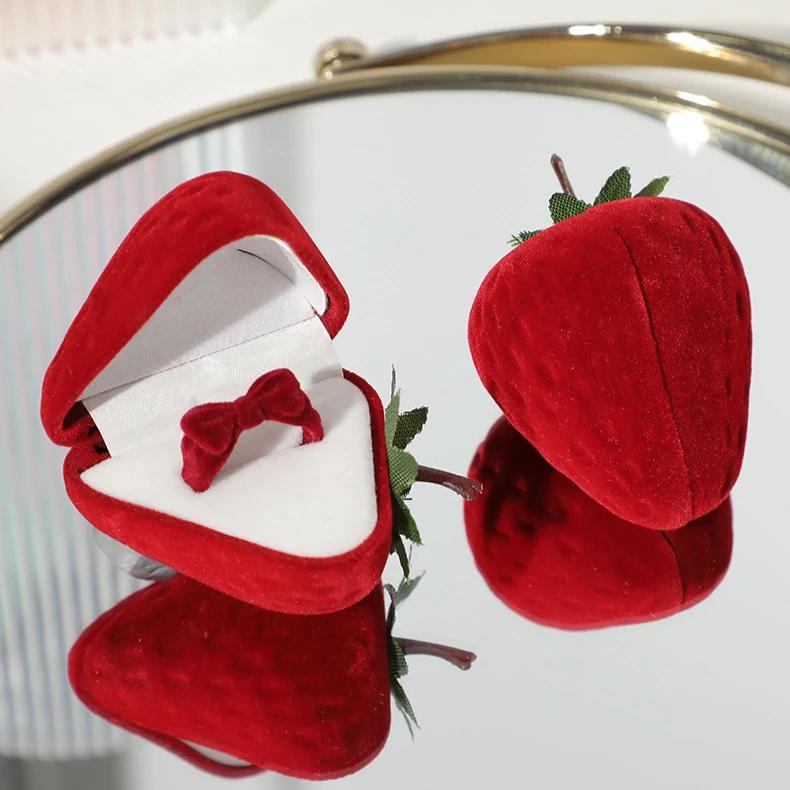 

Korean Sweet Red Velvet Strawberry Rings for Girl Women Romantic Ring with Box Wedding Party Decor Cute Strawberry Accessories