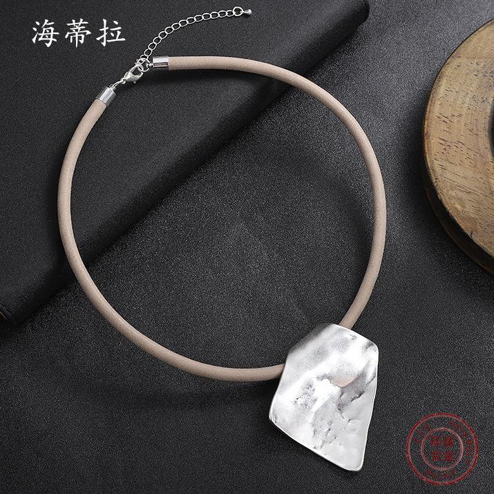 Irregular Square Geometric Alloy Pendant, Exaggerated Women's High-end Rough Leather Rope Necklace.