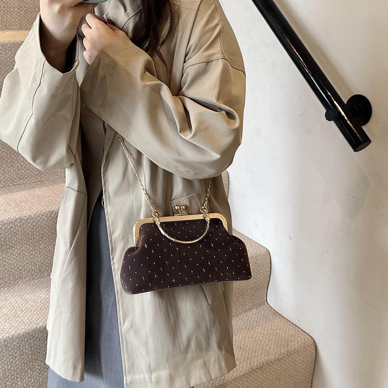 Unique Shell Shaped Bag For Women In Black Brown Pink And Red Casual Stylish Crossbody Pouch