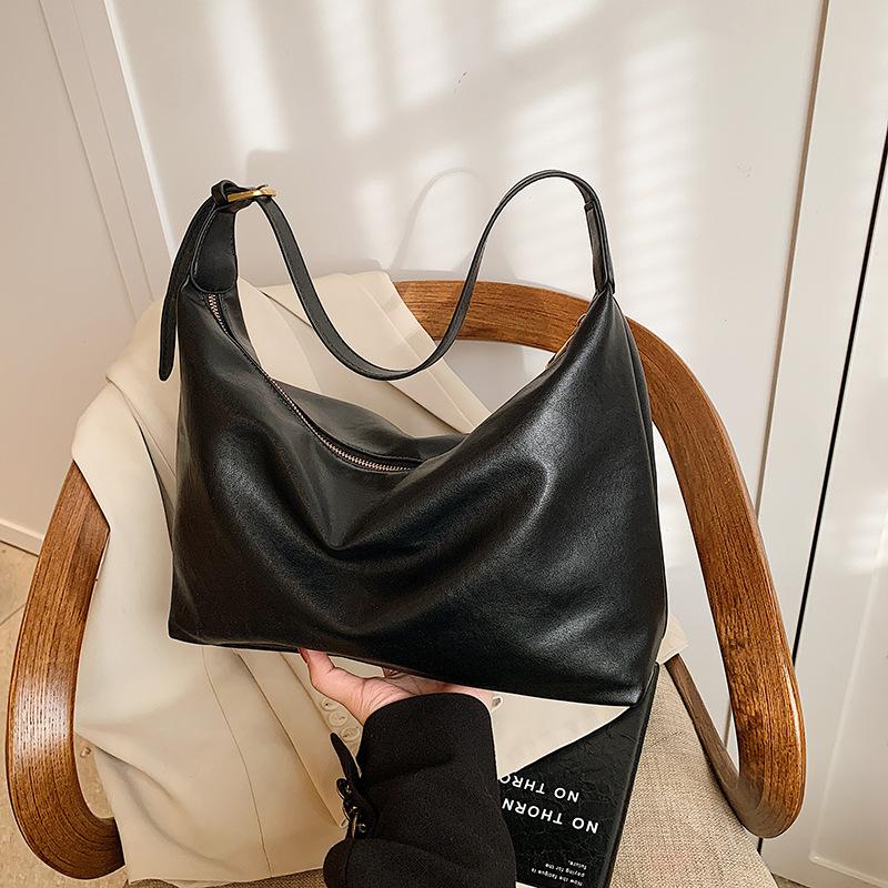 Large-capacity bag women's autumn and winter versatile new simple and fashionable shoulder messenger bag commuter dumpling bag