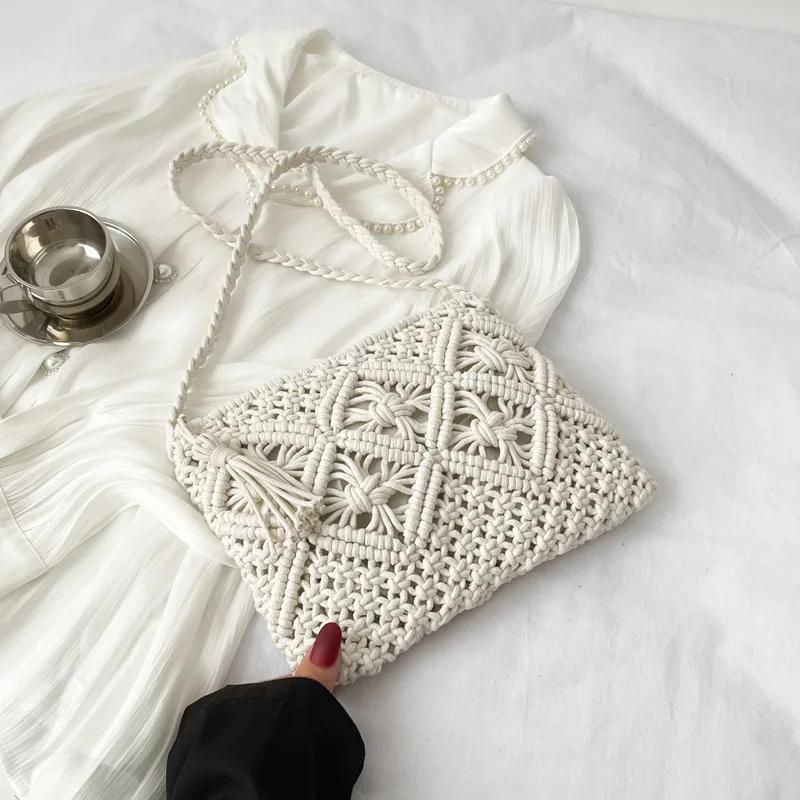 Women Summer Straw Messenger Bag Hollow Out Woven Fashion Shoulder Bag Beach Tassel Designer Crossbody Travel