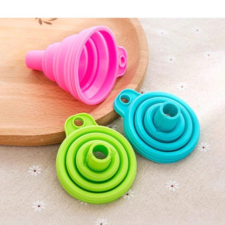 Portable Foldable Silicone Funnel for Kitchen - Long Neck, Retractable, Ideal for Liquid Dispensing