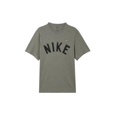 Swoosh Dri-Fit Feuchtigkeitsableitend Schnelltrocknend Vielseitig Buchstabendruck Kurzarm T-Shirt Herren Oberteile Dunkel-Schlamm-Grau FV9771053