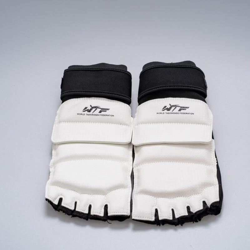 Wangfeng Unisex Half-Finger Gloves & Foot Guards Set
