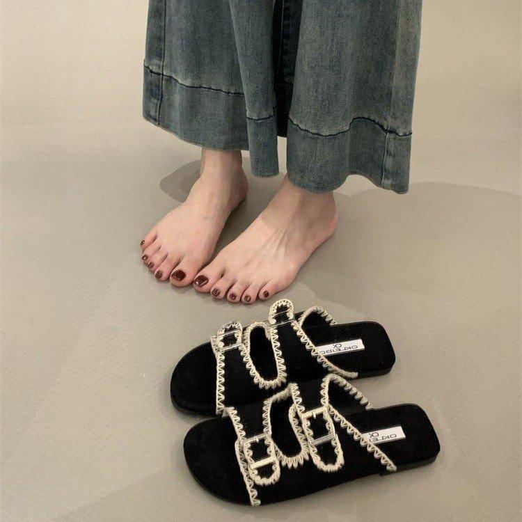 Flat-bottomed fashion outer wear belt buckle cool slippers women's shoes 2025 new summer outer wear yellow beach sandals
