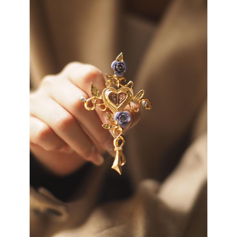 Dark Night Rose La Qua Lacroix Medieval Vintage Vintage Cross Brooch Brooch Fairy Heavy Industry Gold Plated