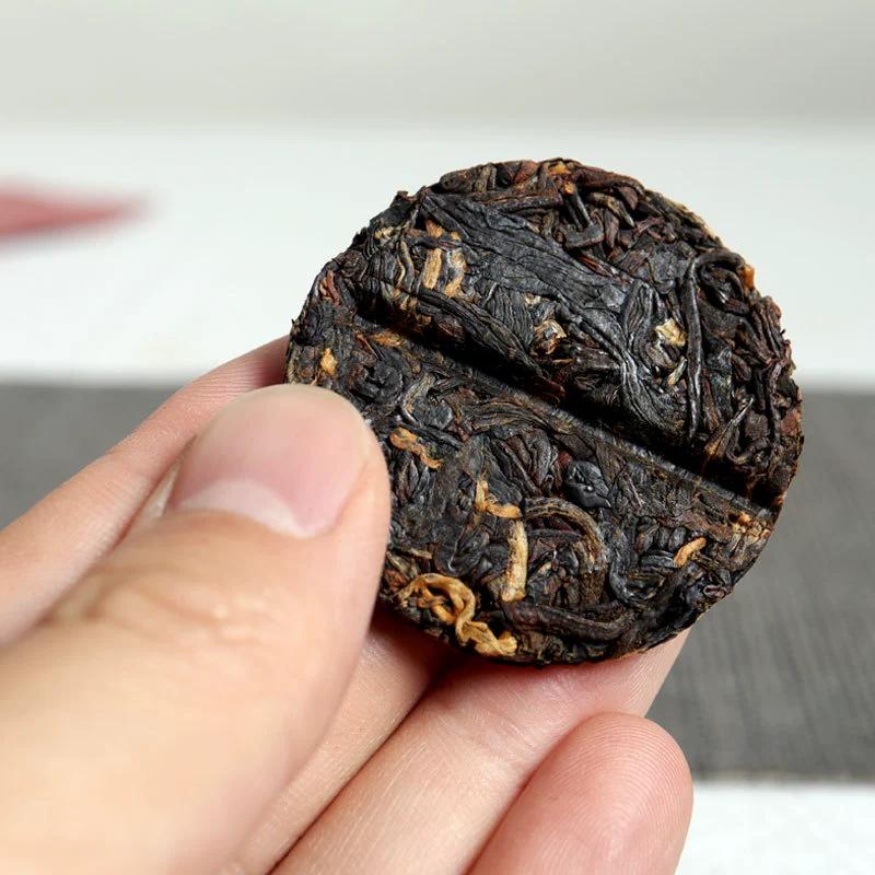Yunnan Premiumuihongyan Black Tea Cake Stomach Protect Organic Black Tea