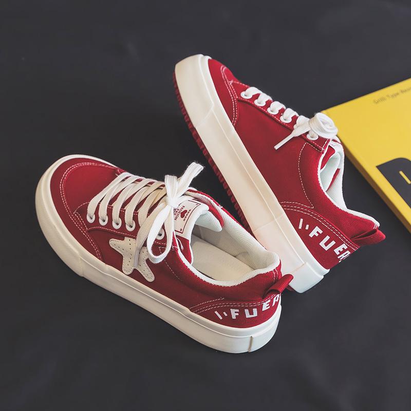 

Мода 2024 года. Новая модная и универсальная женская спортивная обувь. Повседневная и удобная обувь. Обувь для прогулок на открытом воздухе. Туфли на плоской подошве. 40 красный