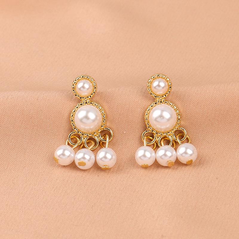 Retro Pearl Tassel Earrings - Trendy French S925 Silver Needle Ear Clips for Women