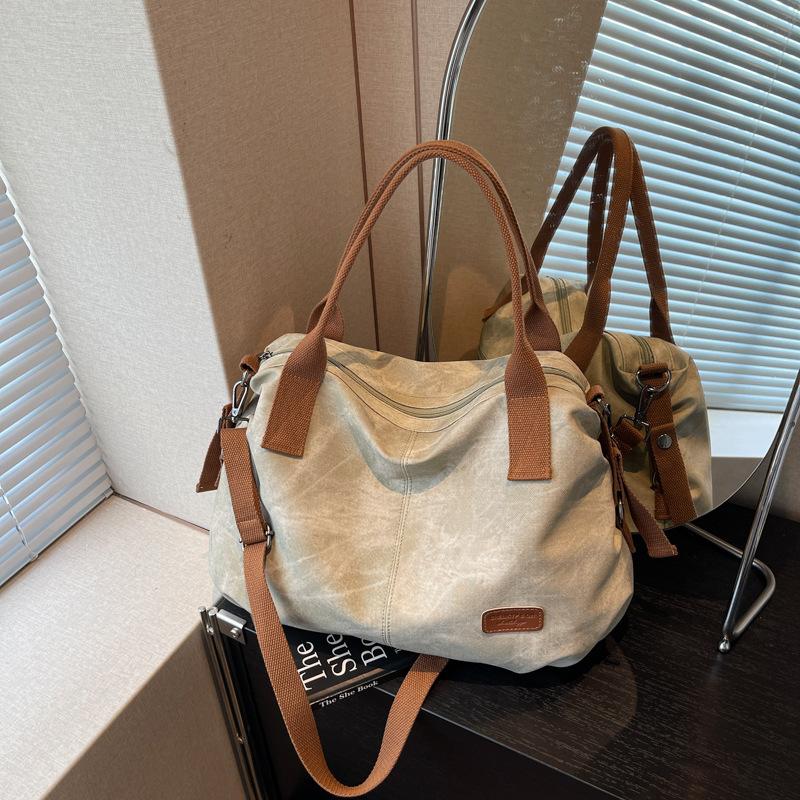 

Slack contrasting color big bag women s new fashion autumn and winter texture shoulder messenger bag покинуть белый