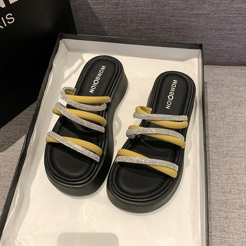 Thick-bottomed Cool Slippers Women's Summer New Fashion Rhinestone Muffin Bottom Casual Beach Slippers