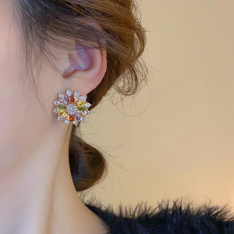 Orecchini a Fiore in Zircone con Ago in Argento Galvanizzato Oro - Design Elegante, Stile di Alta Gamma