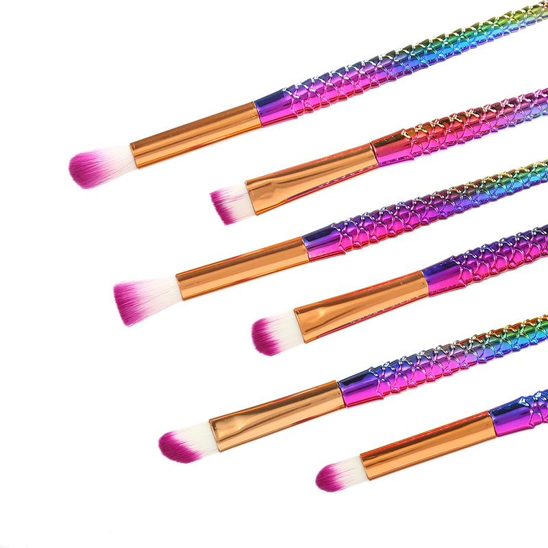 Четырехцветный набор кистей для макияжа русалки - 10 градиентных кистей в форме рыбьего хвоста