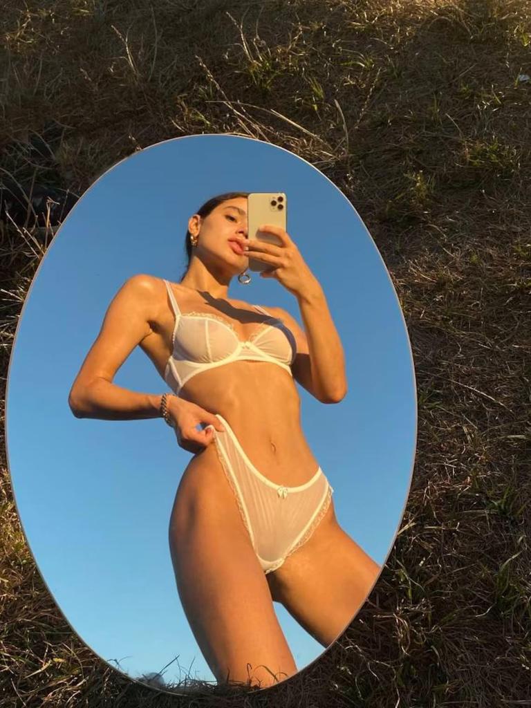 Plus Size White Ruffle Edge See-through Lingerie Set with Bow - XXL