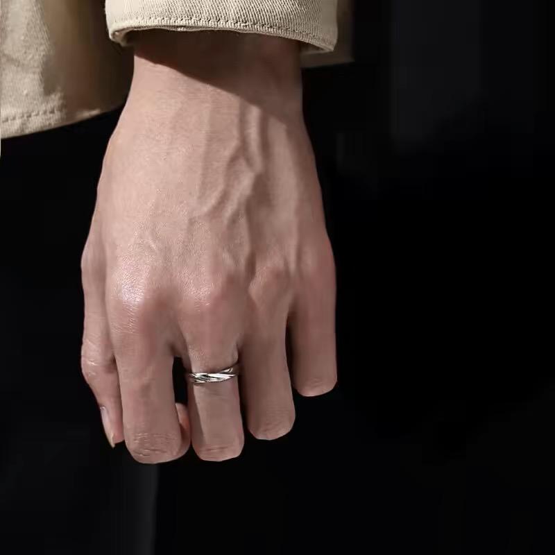 Möbius Męski Pierścień Minimalistyczny z Regulacją – Modny Design High-End na Palec Wskazujący