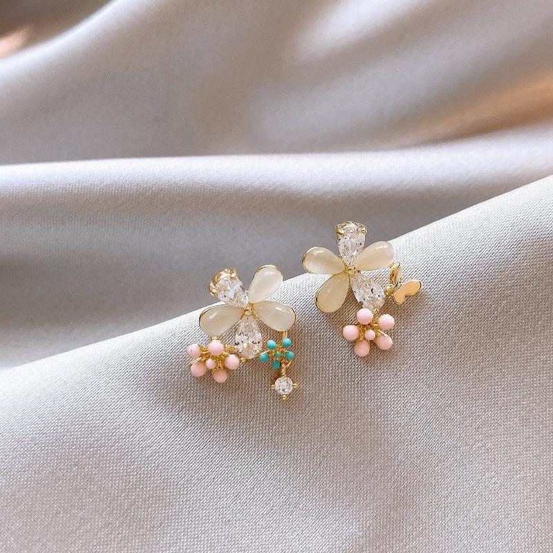 Small fresh diamond petal opal oval stud earrings exquisite light luxury small versatile high-end super flash earrings