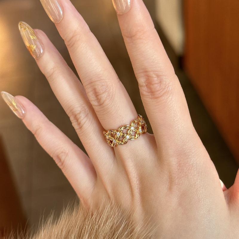 Xiaohongshu Bestseller: Four-Leaf Clover Rhinestone Ring - 2025 Light Luxury Fashion